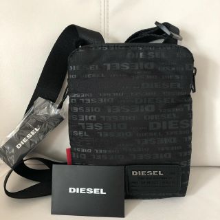 ディーゼル(DIESEL)のdiesel ディーゼル☆ロゴいっぱいショルダーバッグ☆黒お洒落！(ショルダーバッグ)