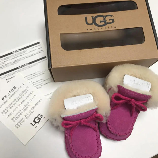 UGG(アグ)のUGG ベビー ブーツ 【新品未使用】 キッズ/ベビー/マタニティのベビー靴/シューズ(~14cm)(ブーツ)の商品写真