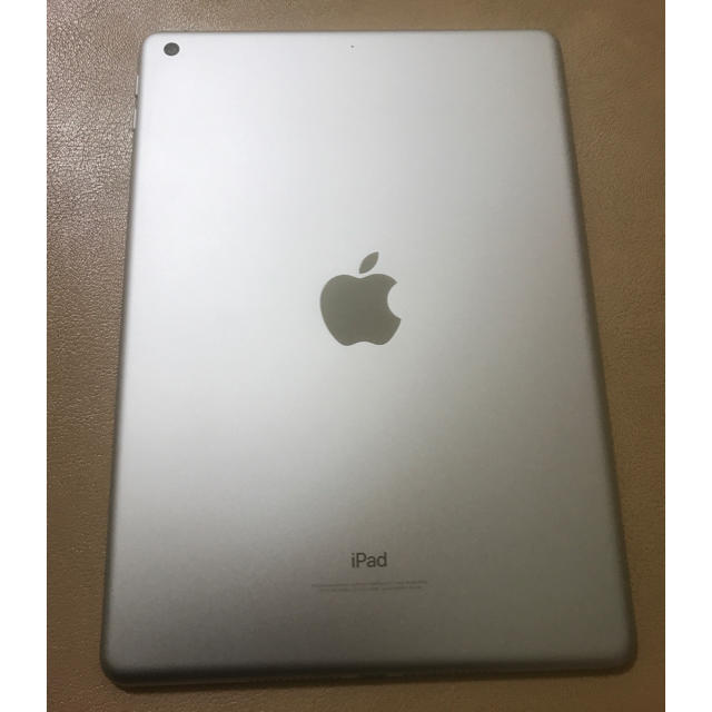 美品 ipad 2018 シルバー 128gb wifi 9.7  6th