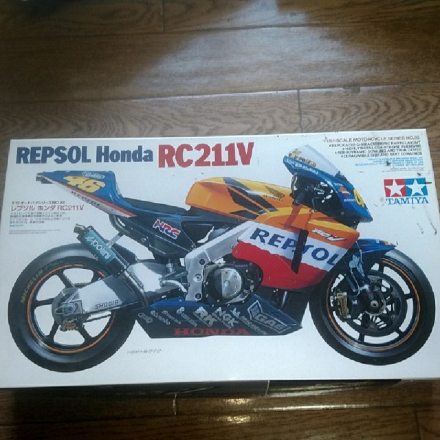 タミヤ　1/12　レプソルホンダRC211V エンタメ/ホビーのおもちゃ/ぬいぐるみ(模型/プラモデル)の商品写真