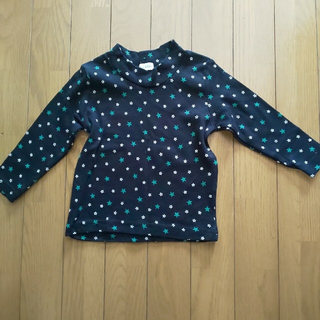 しまむら(シマムラ)の80センチ ハイネックTシャツ キッズ/ベビー/マタニティのベビー服(~85cm)(Ｔシャツ)の商品写真