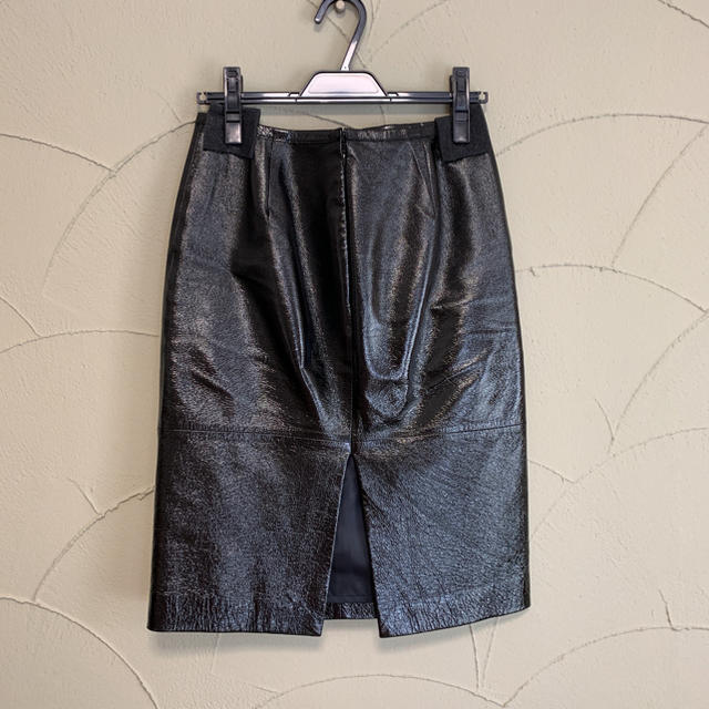 LE CIEL BLEU(ルシェルブルー)のルシェルブルー パテントレザータイトスカート レディースのスカート(ひざ丈スカート)の商品写真