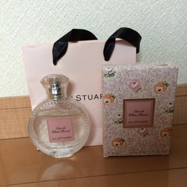 JILLSTUART(ジルスチュアート)のJILL STUART リラックスオードホワイトフローラル コスメ/美容の香水(香水(女性用))の商品写真