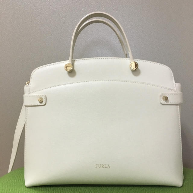 FURLA バッグ agata M 美品 フルラレディース