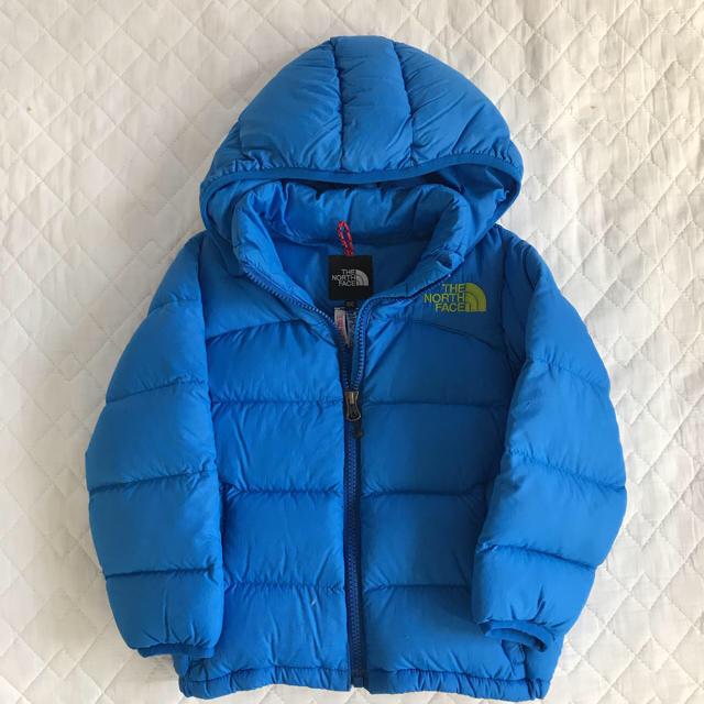 THE NORTH FACE(ザノースフェイス)の中古 ノースフェイス アコンカグアフーディー キッズ ダウン 100㎝ キッズ/ベビー/マタニティのキッズ服男の子用(90cm~)(ジャケット/上着)の商品写真