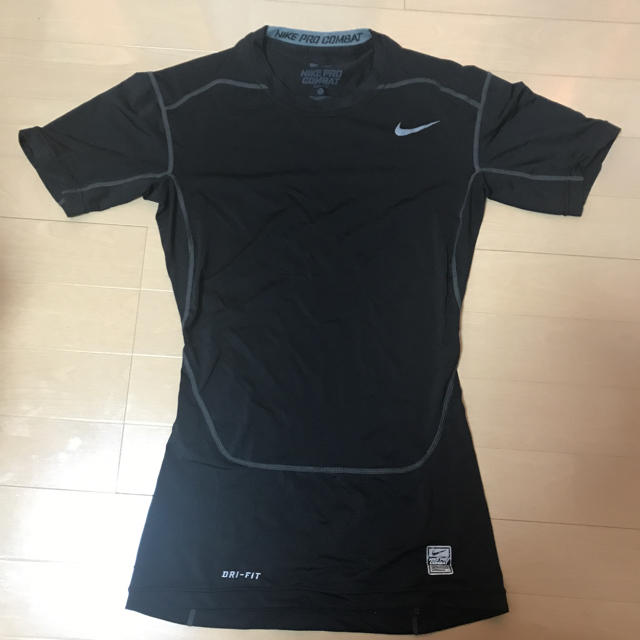 NIKE(ナイキ)のNIKE ドライフィット サイズL上下 スポーツ/アウトドアのトレーニング/エクササイズ(トレーニング用品)の商品写真