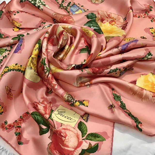 Gucci(グッチ)のGUCCI グッチ♡スカーフ♡ピンク♡花柄♡可愛い♡ レディースのファッション小物(バンダナ/スカーフ)の商品写真
