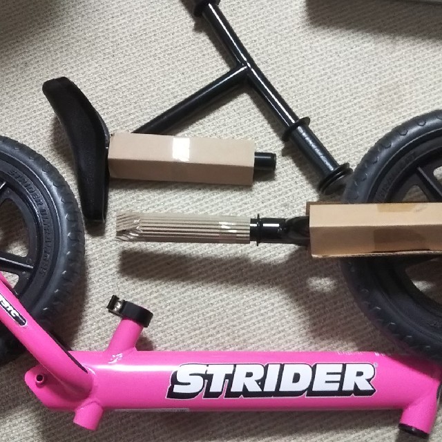 STRIDA(ストライダ)の【ぺんこさん専用】ストライダー  ピンク キッズ/ベビー/マタニティの外出/移動用品(自転車)の商品写真