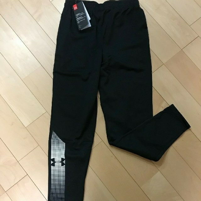 UNDER ARMOUR(アンダーアーマー)の値下げ中！新品！アンダーアーマー　ジャージ　YXL 160 上下セット！ブラック キッズ/ベビー/マタニティのキッズ服男の子用(90cm~)(その他)の商品写真