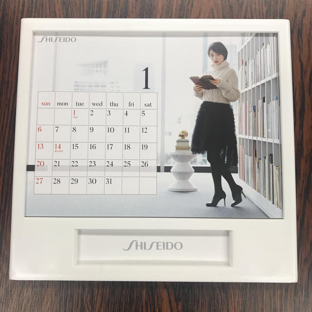 SHISEIDO (資生堂)(シセイドウ)の資生堂 カレンダー 卓上 2019 インテリア/住まい/日用品の文房具(カレンダー/スケジュール)の商品写真