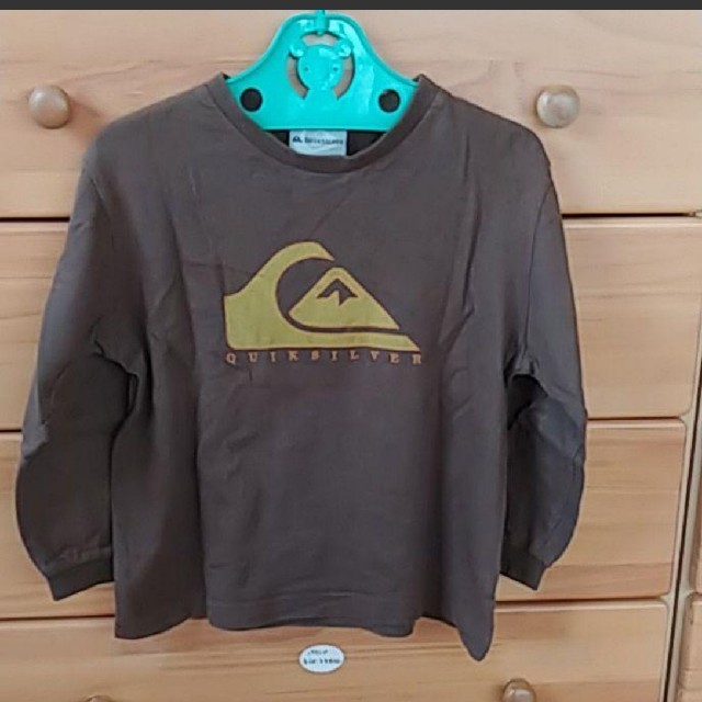 QUIKSILVER(クイックシルバー)のお値下げ数回使用♪QUIKSILVER長袖Tシャツ110 キッズ/ベビー/マタニティのキッズ服男の子用(90cm~)(Tシャツ/カットソー)の商品写真