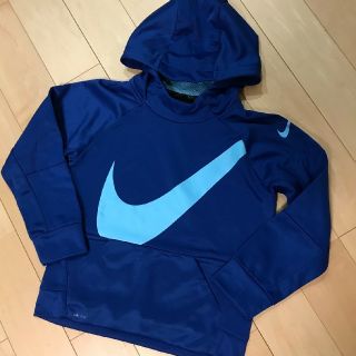 ナイキ(NIKE)のお値下げ中！新品！ナイキ　パーカー　130☆キッズ　トレーナー(ジャケット/上着)