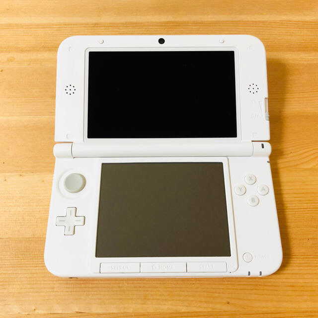 ニンテンドー3DS(ニンテンドー3DS)の3DSLL本体（ピンクホワイト） エンタメ/ホビーのゲームソフト/ゲーム機本体(携帯用ゲーム機本体)の商品写真