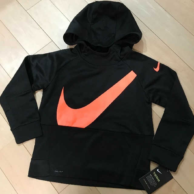 NIKE(ナイキ)の新品！ナイキ　パーカー　120☆キッズ　トレーナー キッズ/ベビー/マタニティのキッズ服男の子用(90cm~)(ジャケット/上着)の商品写真