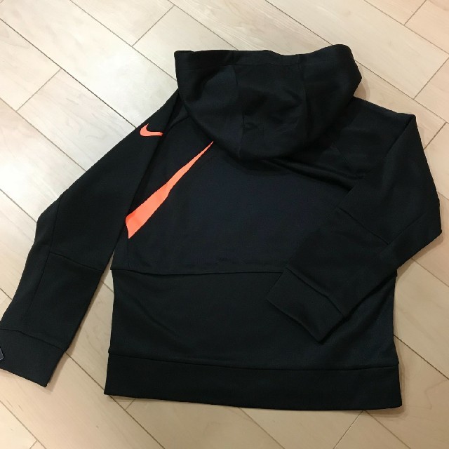 NIKE(ナイキ)の新品！ナイキ　パーカー　120☆キッズ　トレーナー キッズ/ベビー/マタニティのキッズ服男の子用(90cm~)(ジャケット/上着)の商品写真