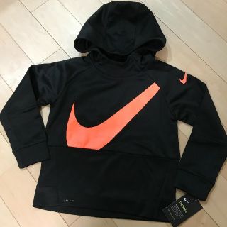 ナイキ(NIKE)の新品！ナイキ　パーカー　120☆キッズ　トレーナー(ジャケット/上着)