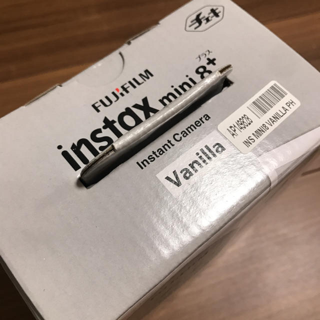 富士フイルム(フジフイルム)の新品 FUJiFLM instax mini 8 + チェキ バニラ 白 スマホ/家電/カメラのカメラ(フィルムカメラ)の商品写真