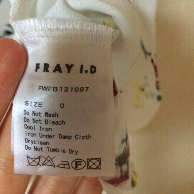 FRAY I.D(フレイアイディー)のフラワープリントブラウス レディースのトップス(シャツ/ブラウス(半袖/袖なし))の商品写真