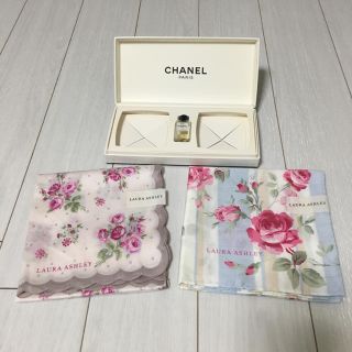 ローラアシュレイ(LAURA ASHLEY)の値下げ中。LAURA ASHLEY 大判ハンカチ2枚 CHANELおまけ付き(ハンカチ)