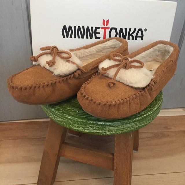 Minnetonka(ミネトンカ)の未使用　ミネトンカ×サマンサモスモス コラボ ファーモカシン レディースの靴/シューズ(ローファー/革靴)の商品写真