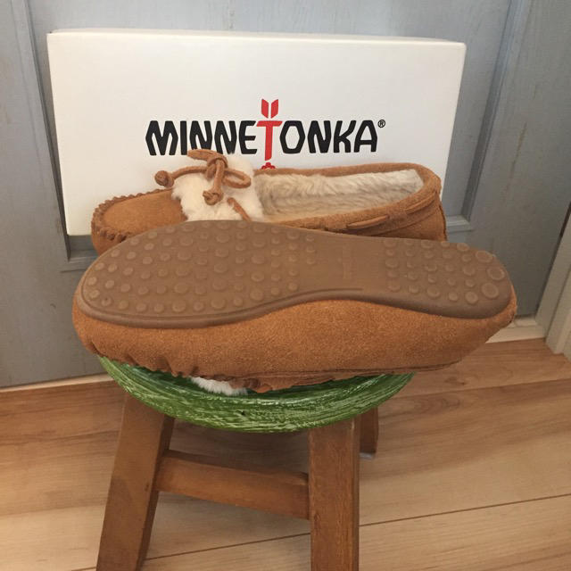 Minnetonka(ミネトンカ)の未使用　ミネトンカ×サマンサモスモス コラボ ファーモカシン レディースの靴/シューズ(ローファー/革靴)の商品写真