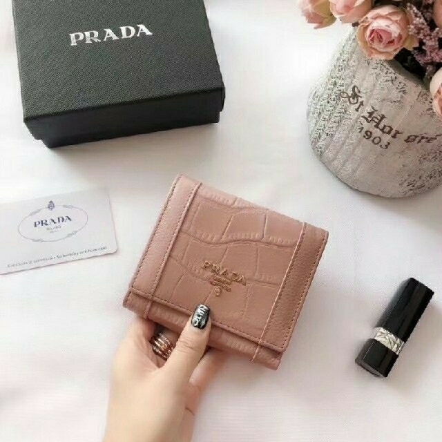 PRADA(プラダ)のPRADA 財布 レディースのファッション小物(財布)の商品写真