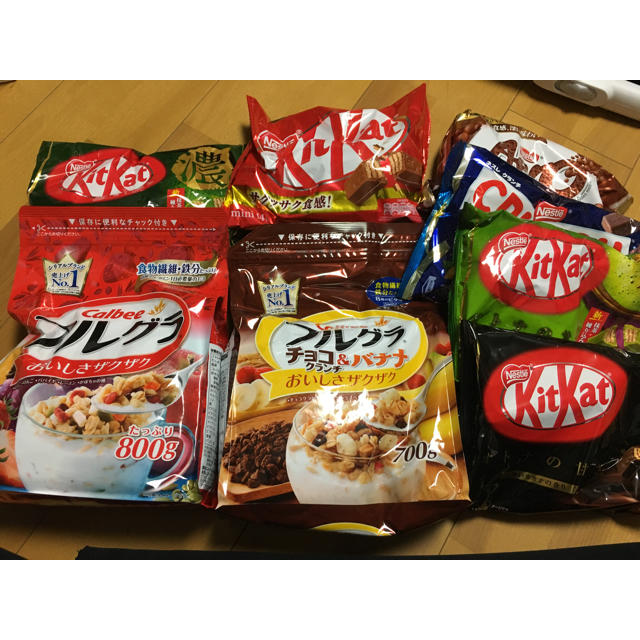 Nestle(ネスレ)のネスレ フルーツグラノーラ セット 食品/飲料/酒の食品(その他)の商品写真