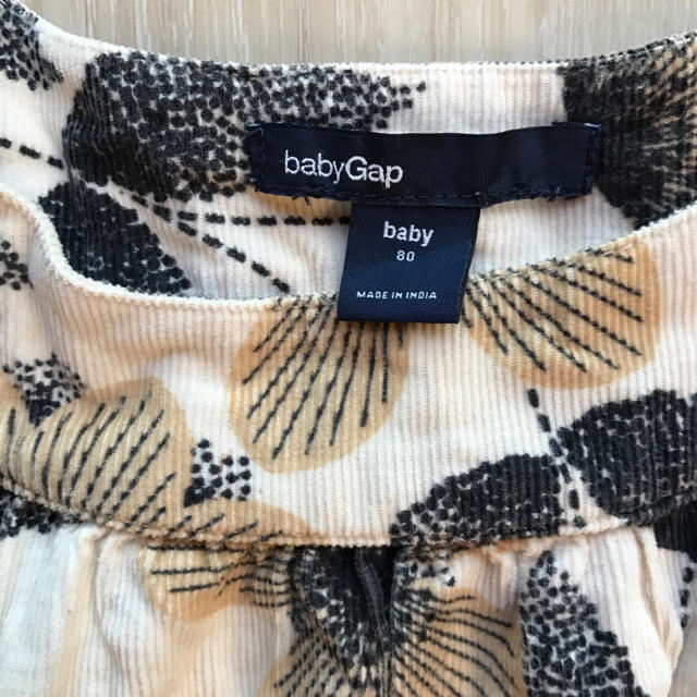 babyGAP(ベビーギャップ)のベビーギャップ/大人っぽい コーデュロイ 花柄ワンピース キッズ/ベビー/マタニティのベビー服(~85cm)(ワンピース)の商品写真