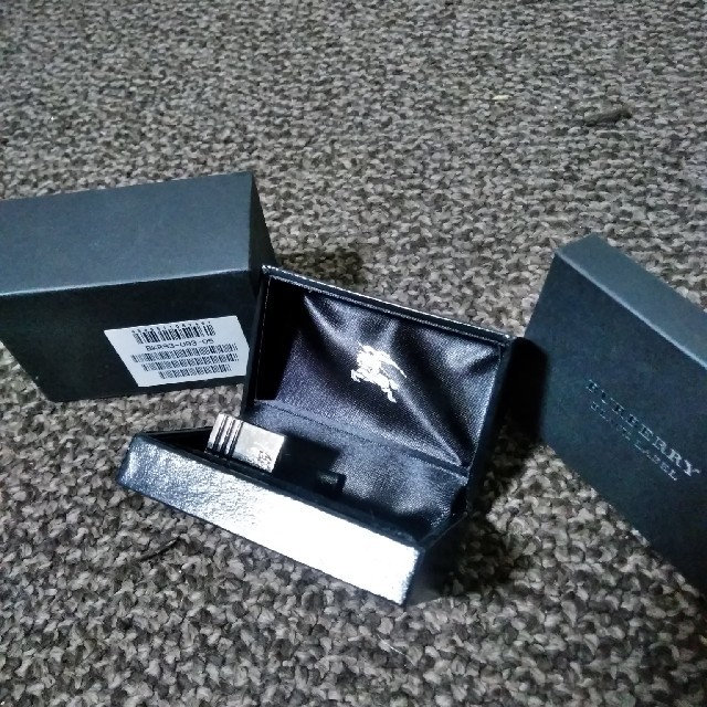 BURBERRY BLACK LABEL(バーバリーブラックレーベル)のバーバリーブラックレーベル★カフス（片一方だけ）箱完備★おまけにタイピンの箱 メンズのファッション小物(カフリンクス)の商品写真