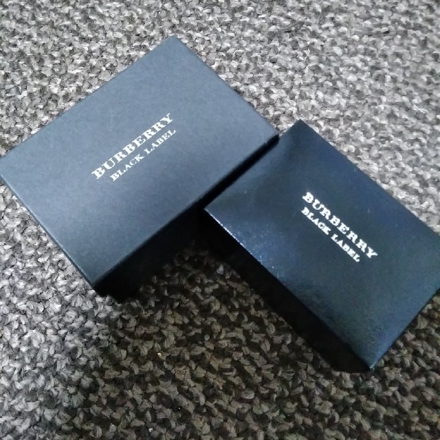 BURBERRY BLACK LABEL(バーバリーブラックレーベル)のバーバリーブラックレーベル★カフス（片一方だけ）箱完備★おまけにタイピンの箱 メンズのファッション小物(カフリンクス)の商品写真