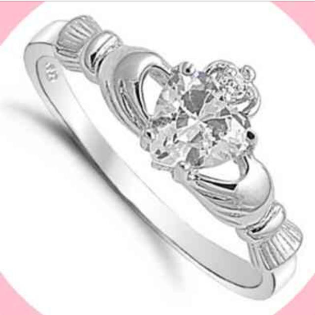 ジルコニア ハートが輝くリング(16号) 愛、友情、幸せの象徴 特別な指輪 レディースのアクセサリー(リング(指輪))の商品写真