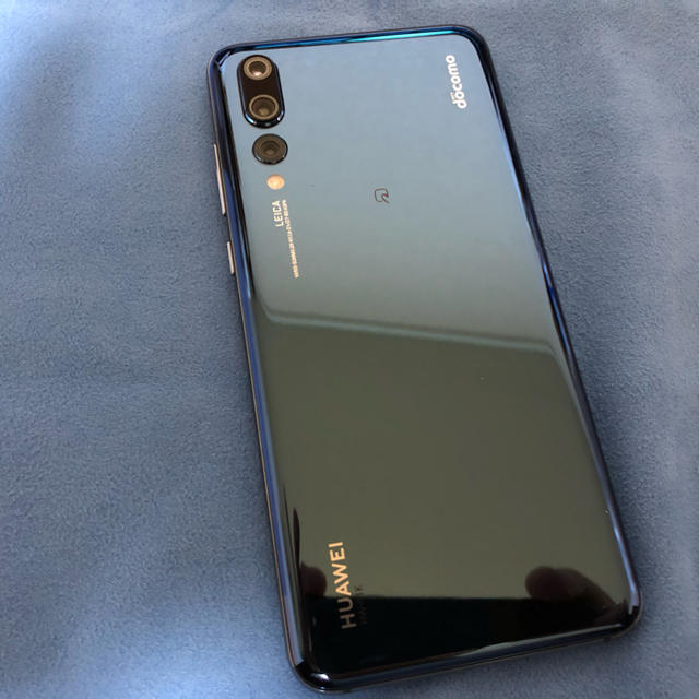 ANDROID(アンドロイド)のHUAWEI P20 Pro（HW-01K） Midnight Blue スマホ/家電/カメラのスマートフォン/携帯電話(スマートフォン本体)の商品写真