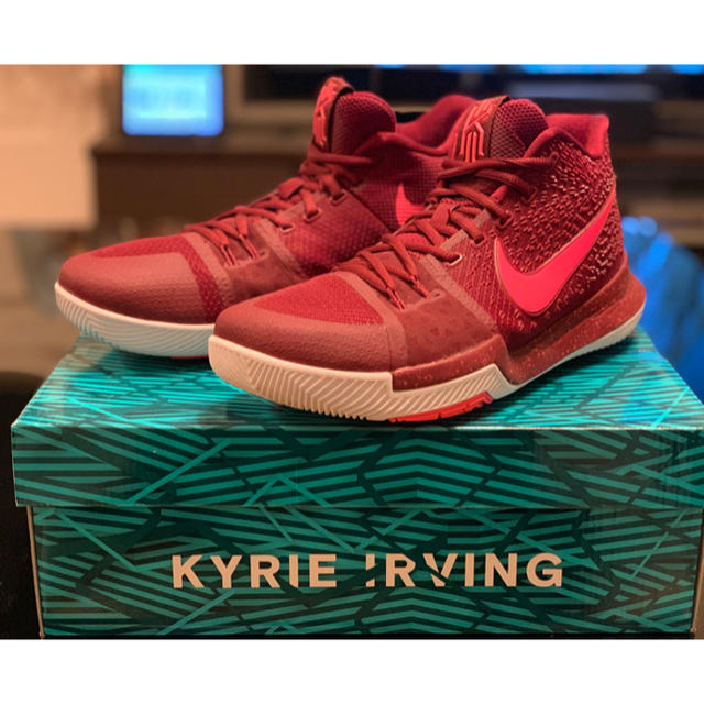 NIKE(ナイキ)のNike Kyrie 3 team red 27.5cm スポーツ/アウトドアのスポーツ/アウトドア その他(バスケットボール)の商品写真