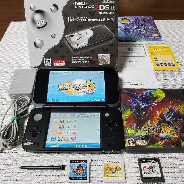 ニンテンドー2DS(ニンテンドー2DS)の❤超美品・送料込❤2DSLLはぐれメタル&ポケモン&妖怪2&モンハン&脳トレ❤️ エンタメ/ホビーのゲームソフト/ゲーム機本体(携帯用ゲーム機本体)の商品写真