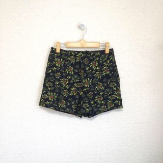 ケービーエフ(KBF)のKBF ボタニカル柄ショートパンツ(ショートパンツ)