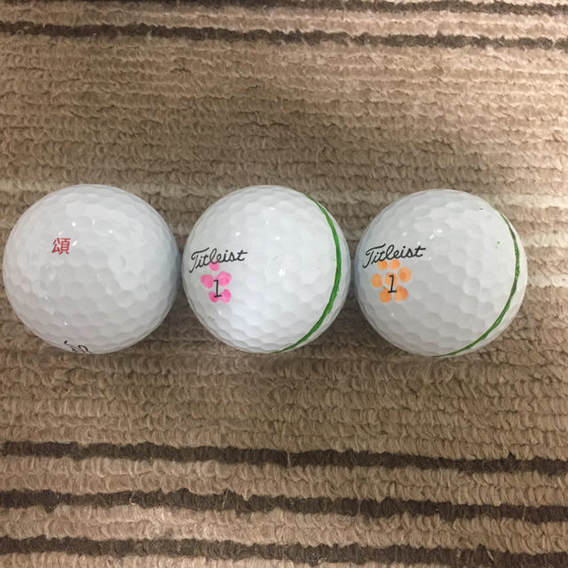 Titleist(タイトリスト)の新品タイトリストprov1 1ダース おまけ付き スポーツ/アウトドアのゴルフ(その他)の商品写真