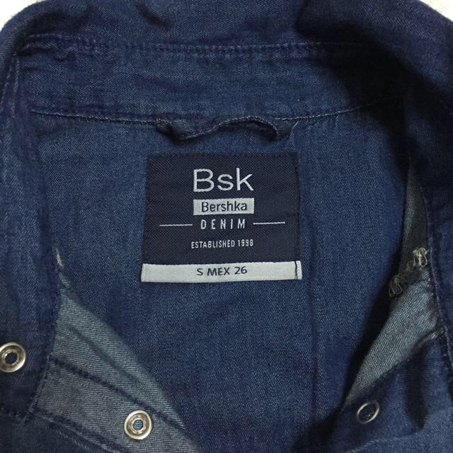 Bershka(ベルシュカ)のベルシュカ デニムシャツ レディースのトップス(シャツ/ブラウス(長袖/七分))の商品写真