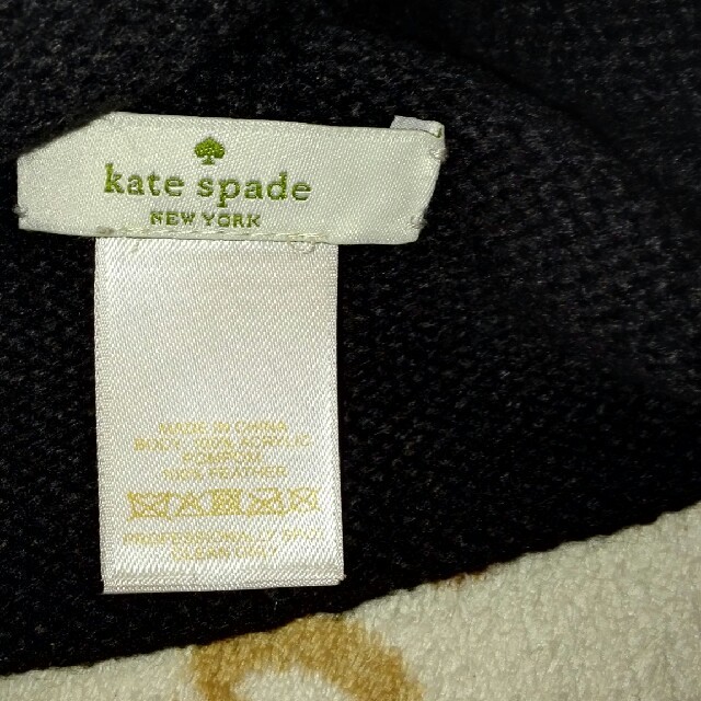kate spade new york(ケイトスペードニューヨーク)のケイトスペードKATE spade ニット帽猫　美品リアルファー黒 レディースの帽子(ニット帽/ビーニー)の商品写真