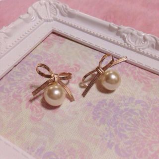 ダズリン(dazzlin)のダズリン♡パールリボンピアス(ピアス)