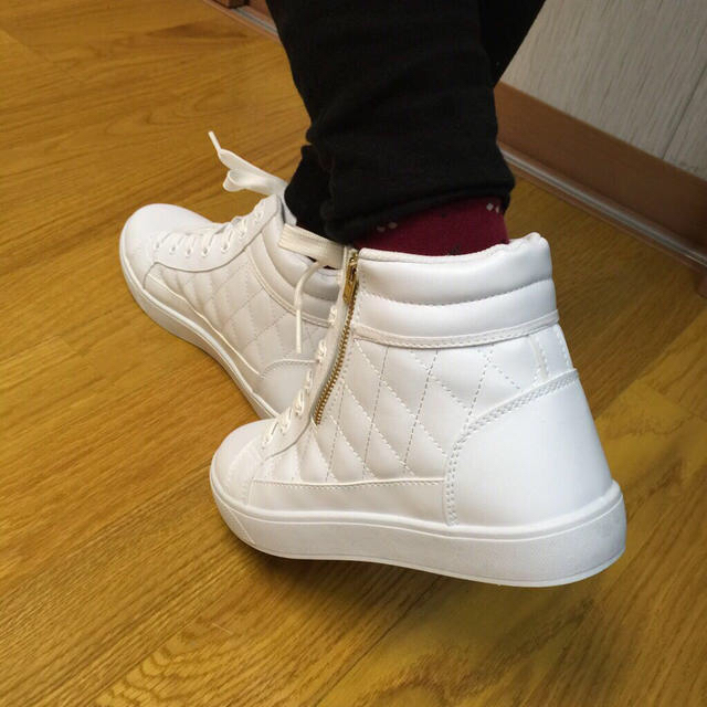 sara様☆23cm白J41 レディースの靴/シューズ(スニーカー)の商品写真