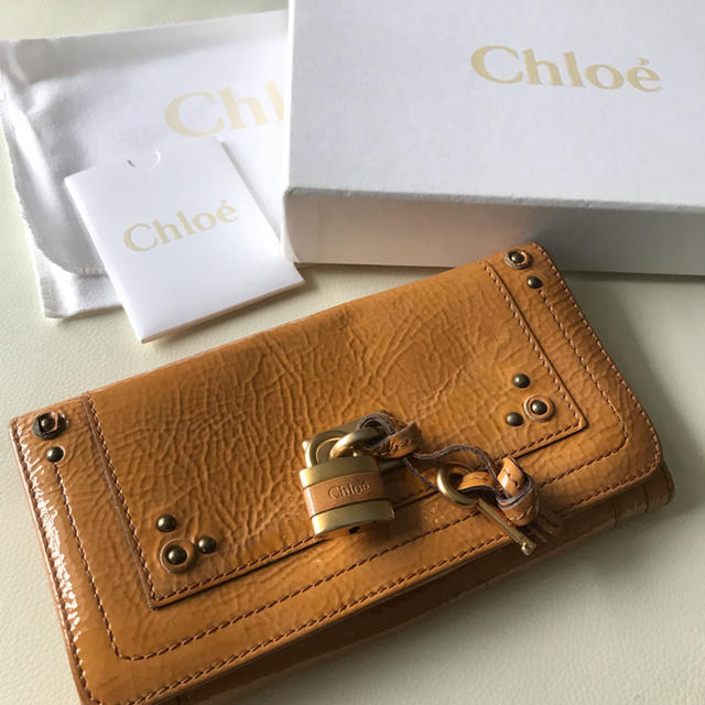 Chloeのエナメル長財布
