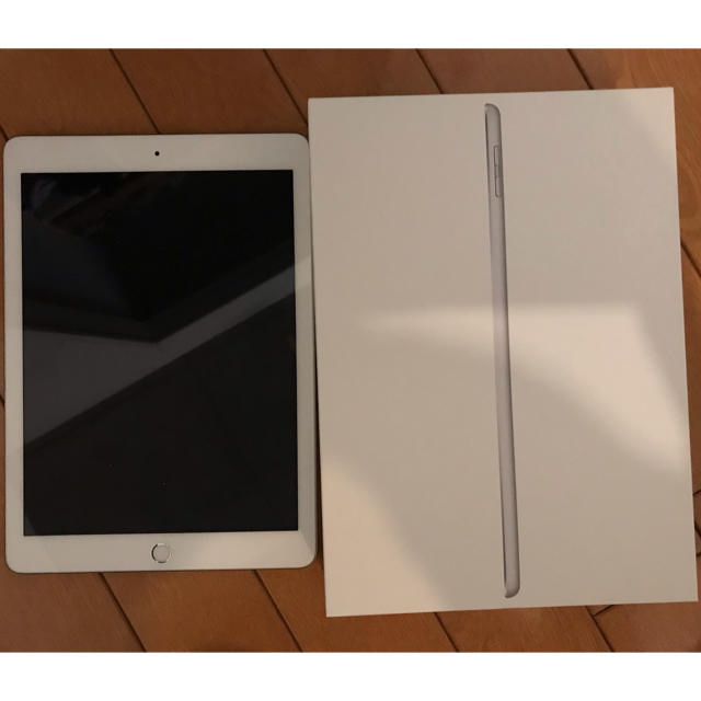 2018 iPad第6世代Wi-Fi 9.732GB シルバー MR7G2J/A