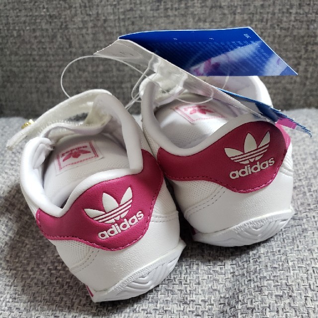 adidas(アディダス)のadidas 新品 kidsスニーカー(12cm) キッズ/ベビー/マタニティのベビー靴/シューズ(~14cm)(スニーカー)の商品写真