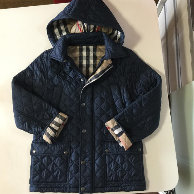 BURBERRY(バーバリー)のバーバリー 中綿入りコート 140 紺 キッズ/ベビー/マタニティのキッズ服男の子用(90cm~)(ジャケット/上着)の商品写真