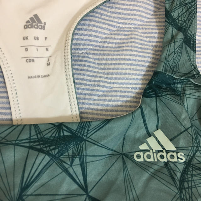 adidas(アディダス)の★ナミ様専用★adidas スポーツウェア パット付きブラトップ スポーツ/アウトドアのトレーニング/エクササイズ(トレーニング用品)の商品写真