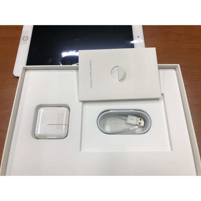 PC/タブレットiPad Air2 本体 Wi-fi 32GB シルバー 新品同等品