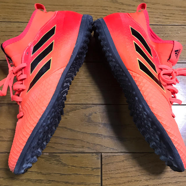 adidas(アディダス)のアディダススパイクトレーニングシューズ2足セット24.0 スポーツ/アウトドアのサッカー/フットサル(シューズ)の商品写真