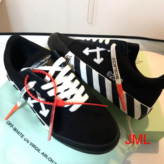 OFF-WHITE(オフホワイト)のOFF-WHITE VULC LOW TOP SNEAKER 黒 39 レディースの靴/シューズ(スニーカー)の商品写真