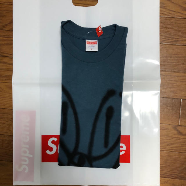 Supreme(シュプリーム)の 【送料込Lサイズ】supreme Smile Tee slate メンズのトップス(Tシャツ/カットソー(半袖/袖なし))の商品写真