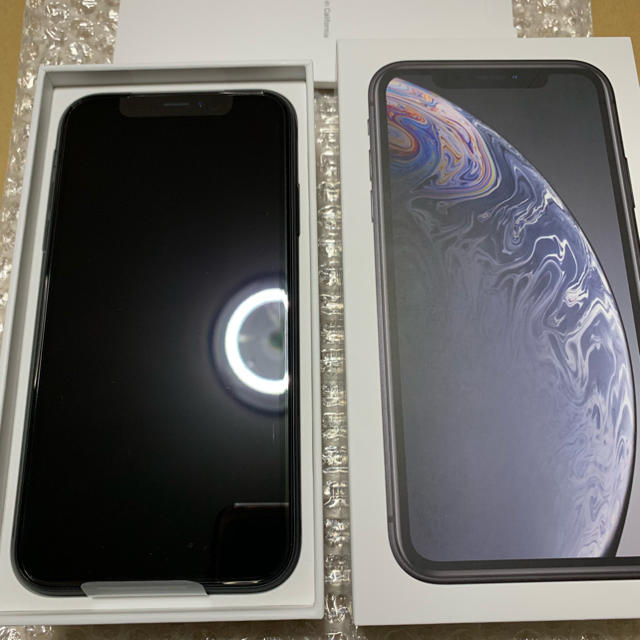 iPhone(アイフォーン)のiphone XR 256GB 新品未使用品 au スマホ/家電/カメラのスマートフォン/携帯電話(スマートフォン本体)の商品写真